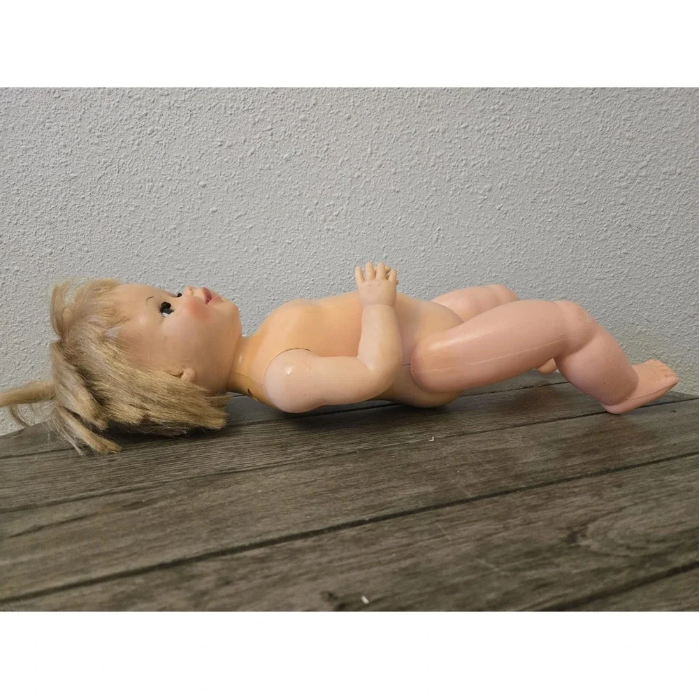 Vintage 1968 Deluxe Topper Toys Baby Party Doll 18